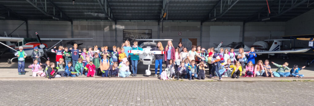 Klassen 4 a und 4 b der GGS Wiedenest